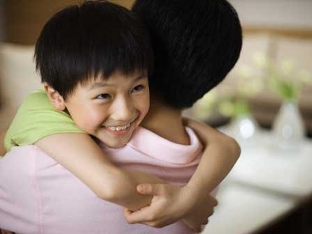 Câu hỏi đơn giản của con trai mà tôi điếng người không biết trả lời ra sao