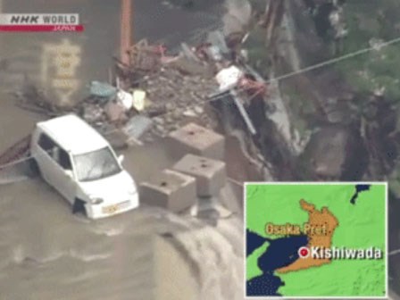 Cảnh tượng khủng khiếp ở Nhật khi siêu bão Lan đổ bộ