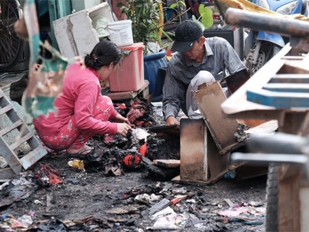 Vụ cháy lớn ở quận 9, TP.HCM: Lao vào ngọn lửa cứu hai con, người mẹ trẻ bị bỏng nặng nhưng chỉ cứu được con út