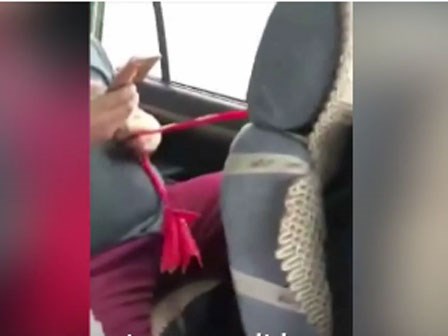 Cần gạt nước bằng dây khiến người bật cười