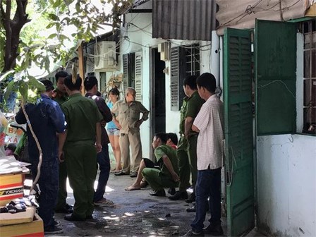 Thấy cha dượng và mẹ cãi nhau, con trai can ngăn thì bị đánh tử vong