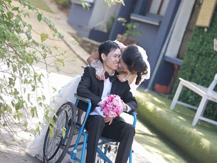 Quyết lấy chàng trai ngồi xe lăn, cô gái Lạng Sơn liên tục bị xui bỏ trốn trong ngày cưới