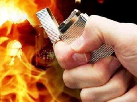 Vợ ngủ với nhân tình, chồng dùng xăng đốt cả 2 cháy như đuốc