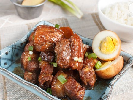 Chỉ thay đổi 1 nguyên liệu thôi mà người Hong Kong có món thịt kho trứng siêu ngon thế này!