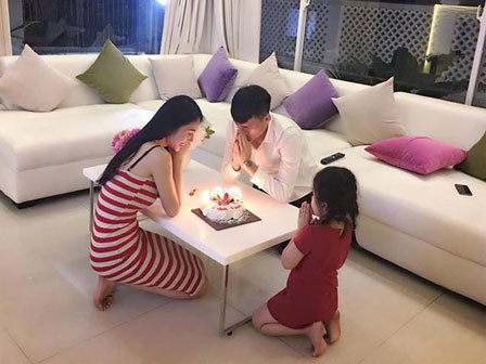 Bánh Gạo nhà Thủy Tiên ăn gen bố: 