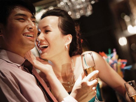 Gặp lại đồng nghiệp cũ, trớ trêu tôi biết mình và cô ấy có con sau tình một đêm