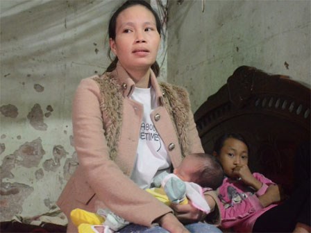 Chuyện lạ giữa Hà Nội: Người mẹ 29 tuổi sinh 8 người con trong vòng 12 năm