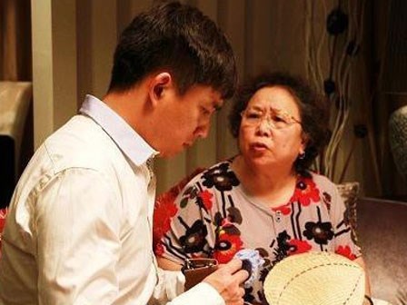 Sống chung với mẹ chồng phiên bản ngược: Vợ bầu được cưng như bà hoàng, chồng nhất quyết đòi ra riêng vì không hợp mẹ