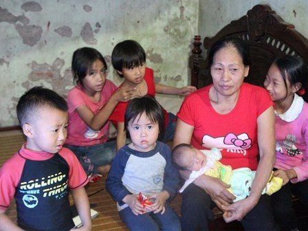 Cảnh sinh hoạt trong gia đình người mẹ 29 tuổi, sinh 8 con ở Hà Nội