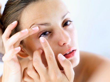Những lưu ý khi đeo kính áp tròng, nếu biết rồi sẽ an toàn hơn cho bạn