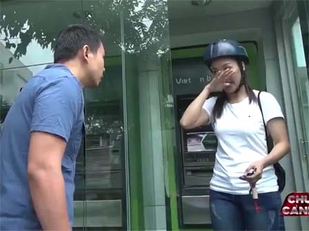 Lợi dụng cây ATM lỗi, chàng trai rút được gần 27 tỷ đồng, sống như đại gia-1