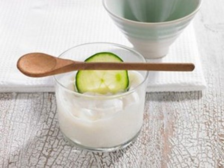 Cách làm đẹp da mặt chỉ với sữa chua