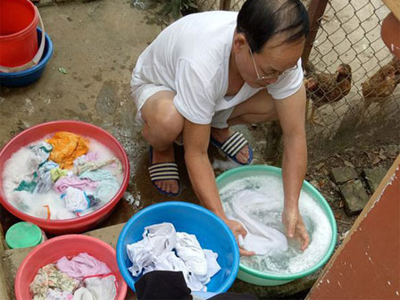 Bố chồng nhà người ta: qua sông qua đò xin sữa cho cháu, chăm con dâu cữ như con đẻ-7