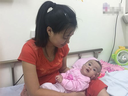 Nỗi lòng mẹ Hưng Yên có con bị tim bẩm sinh, bé gào khóc cầu cứu mỗi lần lấy ven