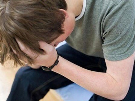 Chàng trai bị ném đá gay gắt khi hỏi nên chọn ai: bạn gái 4 năm hay người mới quen 3 tháng?