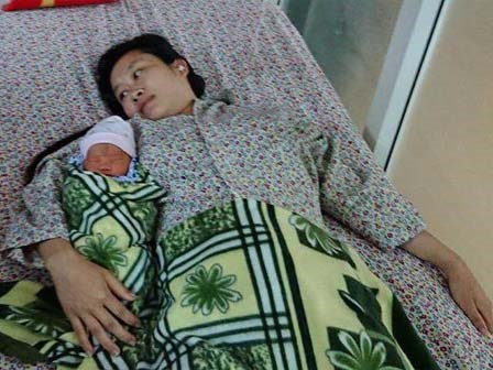 Phút bàng hoàng của sản phụ trẻ bị vỡ tử cung vừa thoát khỏi 