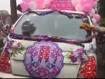 Màn rước dâu bằng xe tải khiến dân tình tròn mắt chiêm ngưỡng