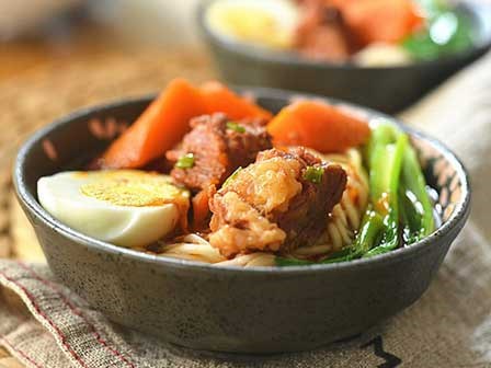 Trổ tài nấu mì bò hầm ngọt thơm đãi cả nhà cuối tuần