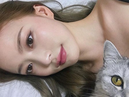 Chăm sóc da mùa này, không phải cứ thật nhiều lớp dưỡng mới hết khô