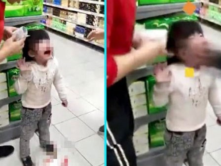 Phẫn nộ ông nội tát liên tiếp cháu gái 4 tuổi đến chảy máu miệng ngay giữa siêu thị