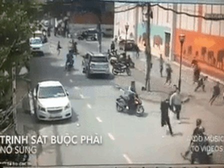 Bắt băng nhóm 'đá xế' dùng hung khí tấn công cảnh sát