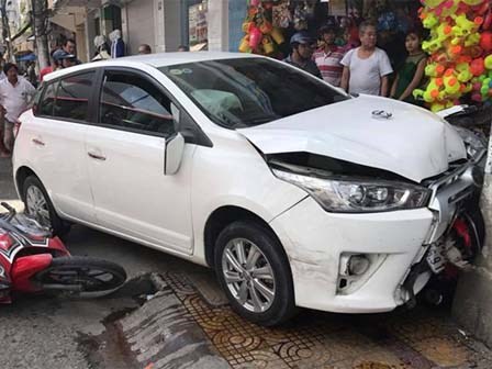 Vụ thượng úy lái Toyota tông 7 xe máy: Chủ phương tiện đòi đền ôtô mới