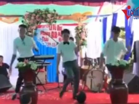 Màn Flashmob đám cưới cực sáng tạo khiến ai cũng muốn tham gia