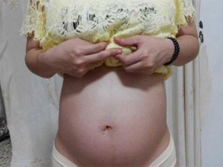 Người tình cưỡng hiếp con gái, mẹ không ngăn cản mà con ra tay giúp đỡ khiến con mang thai