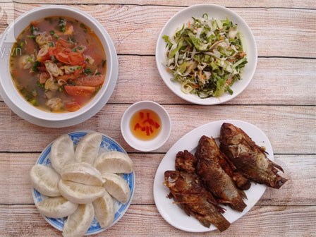 Thực đơn cơm tối đơn giản ngon miệng chỉ 53 nghìn đồng cho gia đình 3 người
