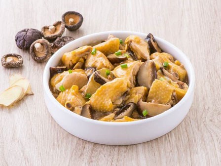 4 bước siêu nhanh có ngay gà hấp nấm thơm lừng cho bữa tối