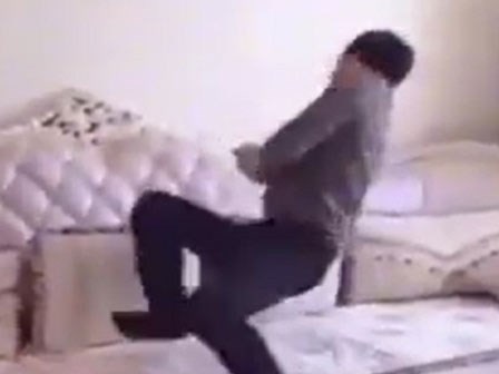 Khi đàn ông cứ phải tìm cách giấu tiền mình làm ra