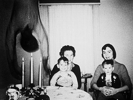 Bóng người áo trắng hiện ra trong đêm khiến tài xế chết khiếp-1