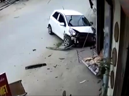 Chồng dạy vợ lái ô tô và cái kết khủng khiếp