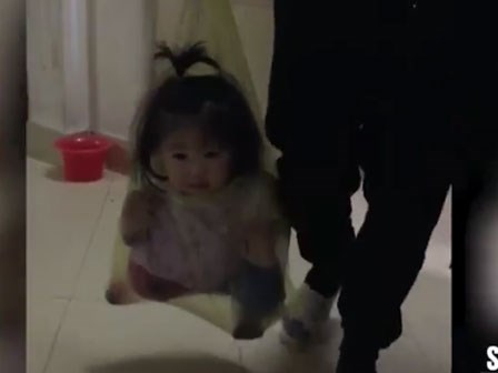 Góc đón con: Ông bố bá đạo nhất của năm