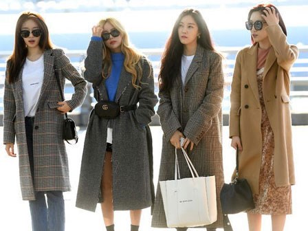 Áo khoác dáng dài năm nào cũng hot, nhưng để mặc đẹp và thật hợp mốt thì phải học tập các idol Hàn này