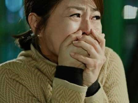 Vợ đau khổ khi phát hiện sự thật khủng khiếp dưới tầng hầm nhà chồng