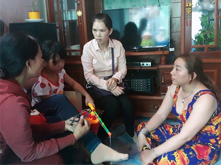 Tình tiết bất ngờ vụ bé gái nghi bị cha và mẹ kế bạo hành