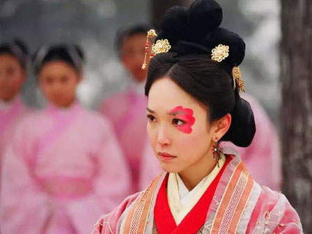 Bật mí đêm tân hôn của bậc đế vương: Muốn động phòng phải chờ người cởi xiêm y hộ-4