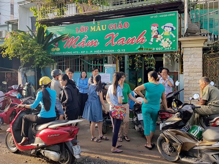 Bảo mẫu dùng dao đánh trẻ ở Sài Gòn không có bằng cấp, chủ cơ sở có thể bị phạt 3 năm tù