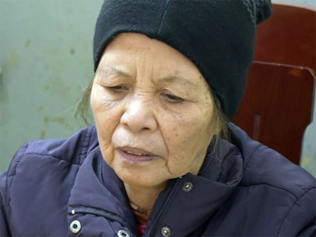 Vết máu của cháu bé 23 ngày tuổi đã tố cáo bà nội