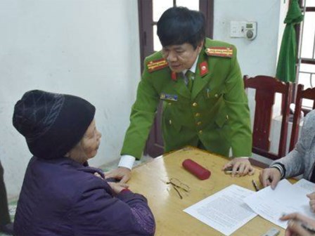 3 câu hỏi chờ giải đáp vụ tìm thấy thi thể bé 20 ngày tuổi ở bãi rác