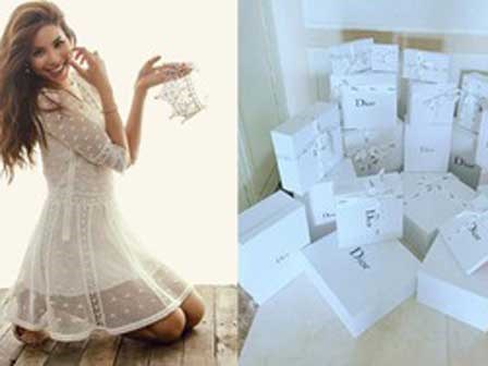 Khoe cả núi hàng hiệu thế này, chẳng trách mà fan gọi Phạm Hương là