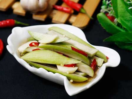 Ứa nước miếng với xoài xanh ngâm mắm ớt chua chua, giòn giòn
