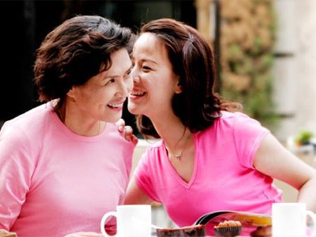 Có ai như mẹ chồng tôi, cho tiền con dâu bảo đi thẩm mỹ để giữ chặt con trai