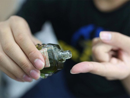 Bé gái 4 tuổi bị kéo lê trên đường gây lóc da và dập bộ phận sinh dục-2