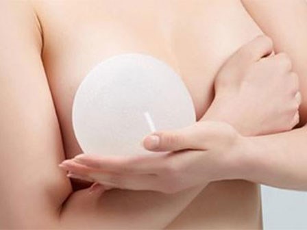 Quyết định nâng ngực bằng phương pháp nội soi đặt túi ngực, cần lưu ý những điều gì?