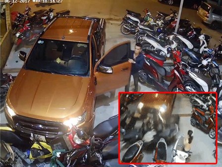 Clip: Cô gái thoát chết trong gang tấc khi xe bán tải mất phanh, đâm gục 20 xe máy
