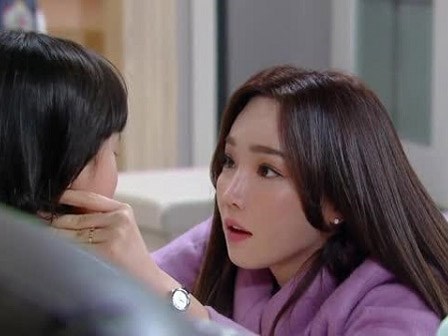 Nghe những lời con gái riêng của chồng nói với mẹ đẻ, nước mắt tôi cứ thế chảy dài