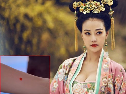 Bí mật về thủ cung sa - vết son đỏ kiểm tra trinh tiết của phụ nữ xưa