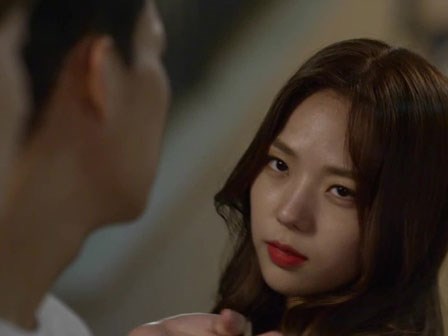 Hot girl xinh đẹp với tuyên bố chủ quyền khiến trai ngoan “chạy mất dép”